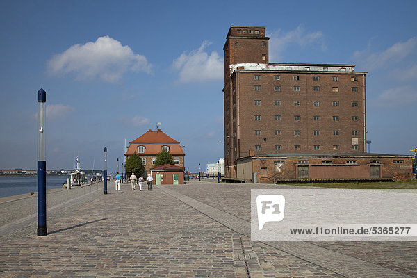 Hafen Europa Gebäude Ufer aufbewahren Ostsee Baltisches Meer Deutschland Mecklenburg-Vorpommern Wismar