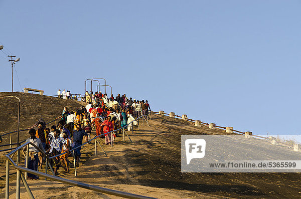 Pilgrims climbing Indragiri hill in Sravanabelagola to receive the blessings of Bahubali by the local priests  Karnataka  India  Asia