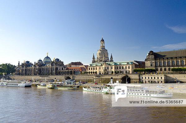Brühlsche Terrasse mit Frauenkirche und der Elbe  Dresden  Sachsen  Deutschland  Europa