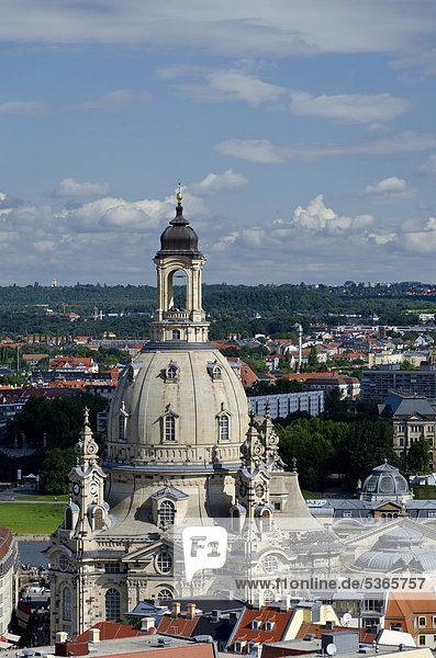 Blick vom Rathausturm auf den Altmarkt mit der Kreuzkirche  Dresden  Sachsen  Deutschland  Europa