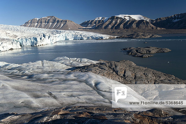 Nordenskioeldbreen Glacier with mountains and glaciers at back  Billefjord  Spitsbergen  Svalbard  Norway  Scandinavia  Europe