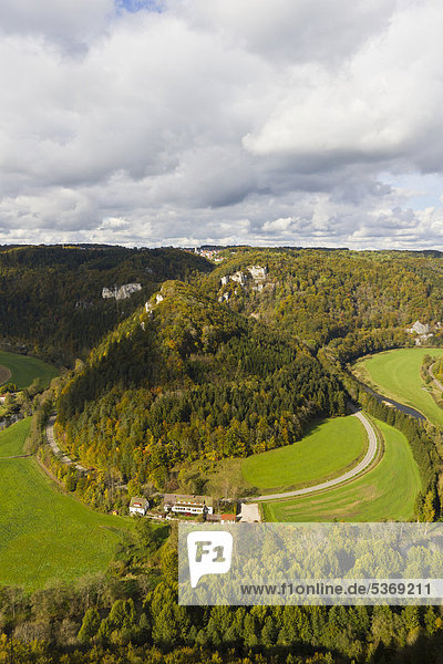 Blick auf die Donauschleife nach Irndorf  oberes Donautal  Landkreis Sigmaringen  Baden-Württemberg  Deutschland  Europa