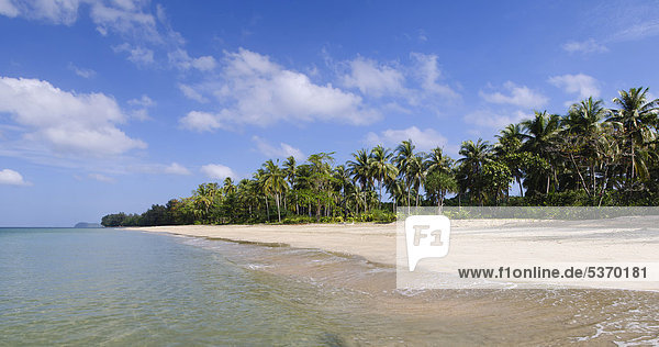 Palmenstrand Andaman Beach  Insel Ko Jum oder Ko Pu  Krabi  Thailand  Südostasien  Asien