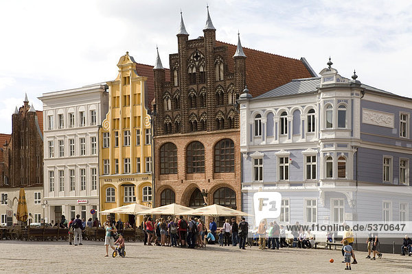 Alter Markt  old market square  with city hall  Hanseatic city of Stralsund  Mecklenburg-Western Pomerania  Germany  Europe