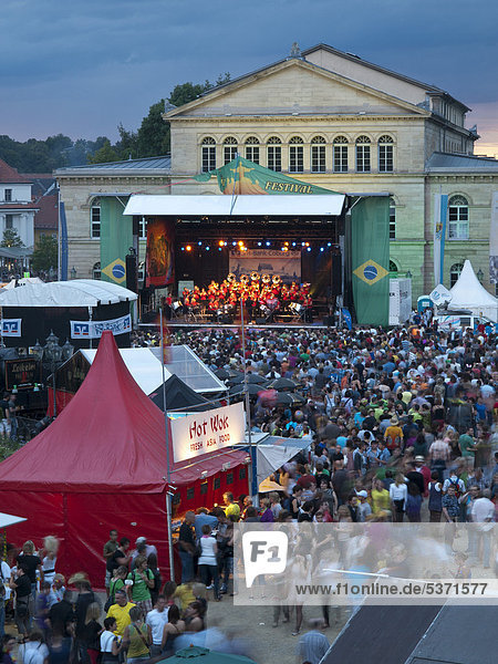 Samba-Festival Coburg  Bühne vor dem Landestheater  Coburg  Oberfranken  Franken  Bayern  Deutschland  Europa