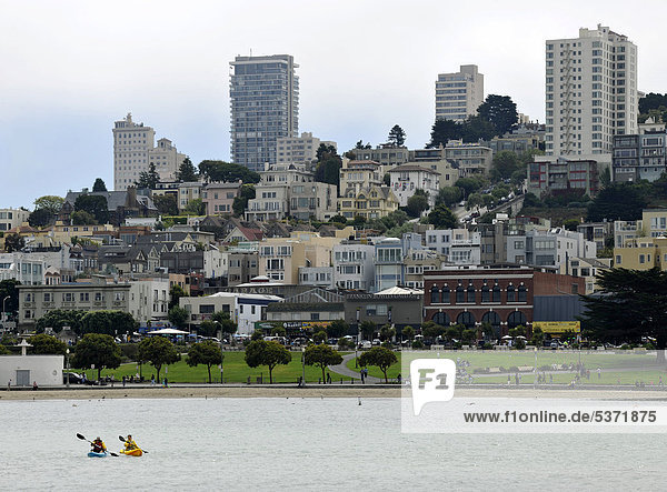 Vereinigte Staaten von Amerika USA Skyline Skylines Hafen Finanzen frontal Kanute Kalifornien Ortsteil San Francisco
