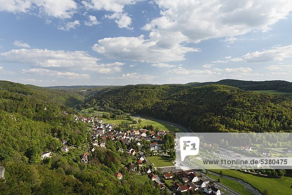 Deutschland  Bayern  Franken  Fränkische Schweiz  Muggendorf  Blick auf den Bezirk Wiesenttal