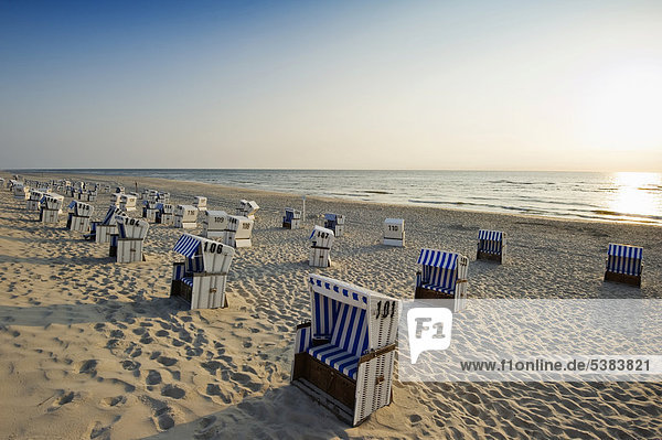Strandkörbe am Strand  List  Sylt  Schleswig-Holstein  Deutschland  Europa