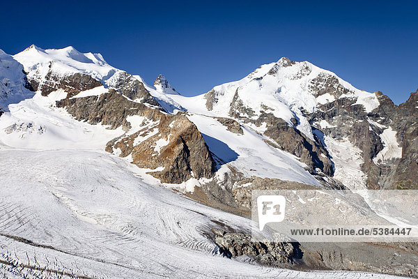 Berninagipfel mit dem Biancograt  links die Bellavista  Aussicht beim Aufstieg zum Piz Palü  vorner der Persgletscher  Graubünden  Schweiz  Europa