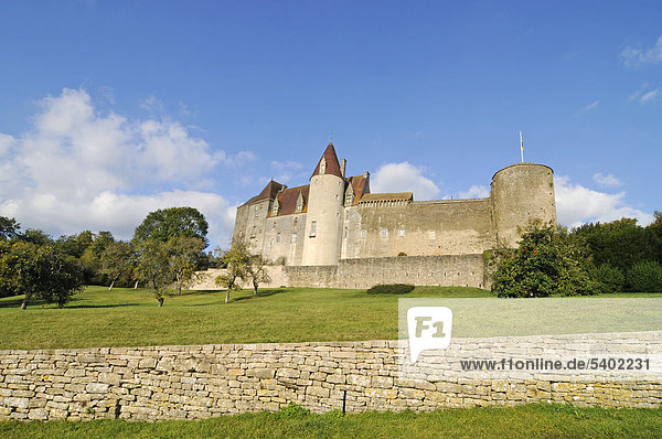 Chateau  Burg  Schloss  Chateauneuf  Dijon  Departement Cote-d'Or  Bourgogne  Burgund  Frankreich  Europa  ÖffentlicherGrund