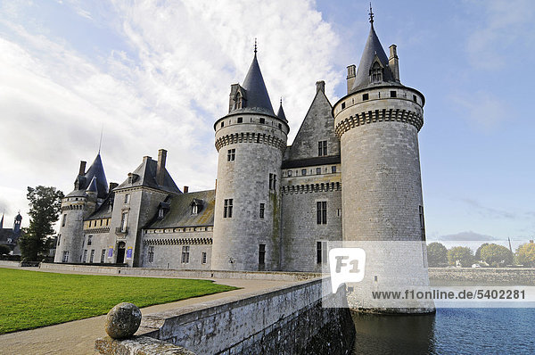 Chateau  Burg  Schloss  Museum  Sully-sur-Loire  Departement Loiret  Centre  Frankreich  Europa  ÖffentlicherGrund