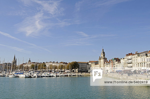 Hafen  Uferpromenade  La Rochelle  Departement Charente-Maritime  Poitou-Charentes  Frankreich  Europa  ÖffentlicherGrund