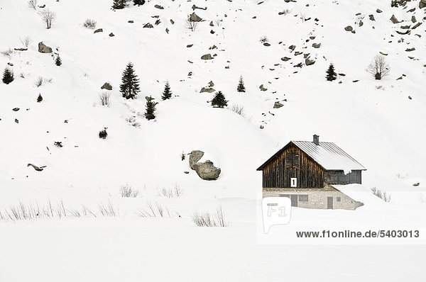 Viehhütte  Schnee  Andermatt  Uri  Schweiz  Europa Kanton Uri
