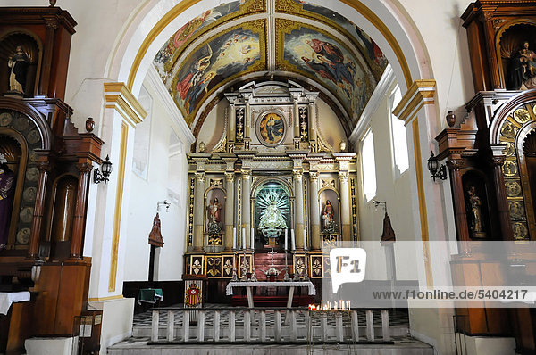 Altar area  Church of La Merced  built in 1762  Leon  Nicaragua  Central America