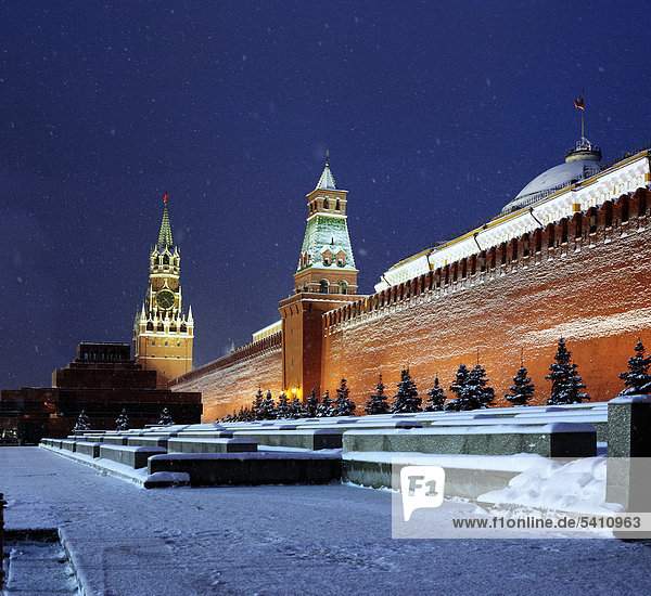 Moskau  Russland  Russische  rotes Quadrat  Kreml  Turm  Türme  Nacht  Abend  Nite  Ost-Europa  Europäische  Stadt  Stadt  Winter  Schnee