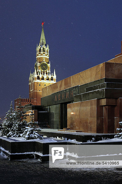 Moskau  Russland  Russische  rotes Quadrat  Kreml  Turm  Türme  Nacht  Abend  Nite  Ost-Europa  Europäische  Stadt  Stadt  Winter  Schnee