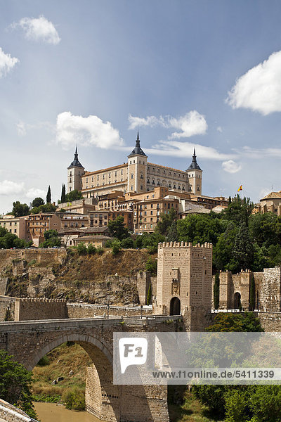 Spanien  Europa  Toledo  Stadt  Alcantara  Brücke  Alcazar  Gebäude  Brücke  Festung  islamische  Tajo  Fluss