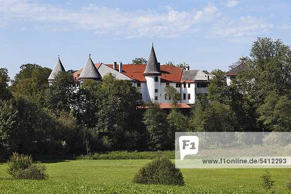 Schloss Sigriz  auch Schloss Reichersbeuern  Reichersbeuern  Tölzer Land  Oberbayern  Bayern  Deutschland  Europa  ÖffentlicherGrund