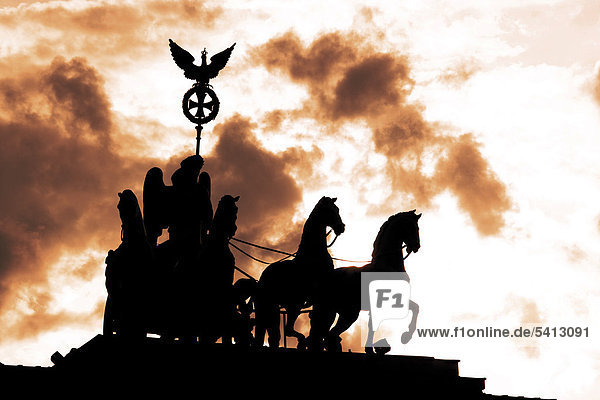 Quadriga  sculpture of a chariot drawn by four horses atop the Brandenburger Tor (Brandenburg Gate)  Berlin  Germany