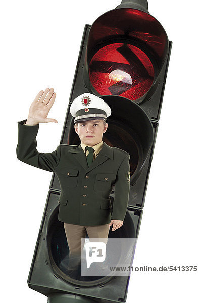 Symbolbild Verkehrspolizist mit roter Ampel