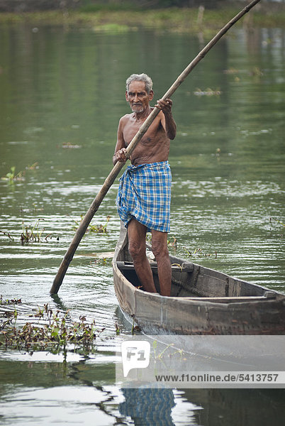 Fisherman on the backwaters  on the Vembanad Lake  Kerala  South India  India  Asia