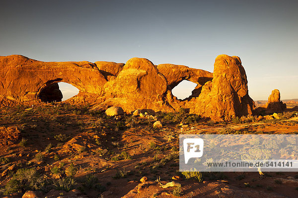 North Window und South Window Felsbögen  The Windows Section  Arches Nationalpark  Utah  USA
