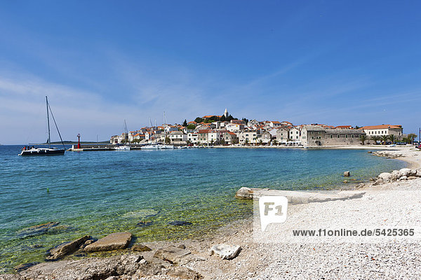 Europa Strand Ansicht Kroatien Dalmatien Halbinsel Primosten