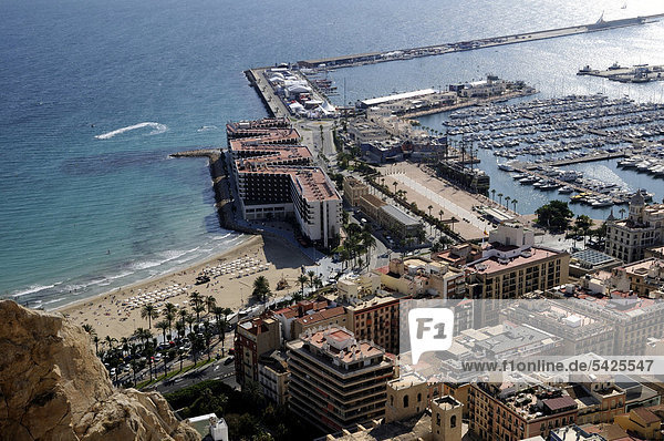 Hafen und Playa del Postiguet  Alicante  Costa Blanca  Spanien  Europa