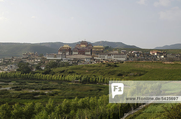 Buddhistisches tibetisches Gelugpa Kloster Ganden Sumtseling  Sungtseling  Gyeltang  Zhongdian  Shangrila  Shangri-la  Yünnan  Tibet  China  Asien