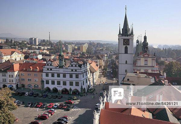 Marktplatz mit Rathaus und Allerheiligenkirche  Litomerice  Leitmeritz  Region _stÌ nad Labem  Nordböhmen  Böhmen  Tschechien  Tschechische Republik  Europa