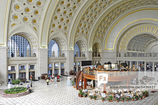 Innenaufnahme Great Main Hall  Wartesaal  Bahnhof  Union Station  Washington DC  District of Columbia  Vereinigte Staaten von Amerika  USA