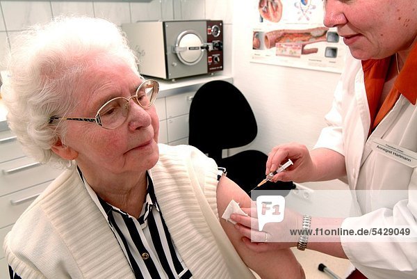 Impfung einer 84-jährigen Frau