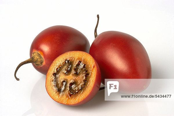 tomatenartige exotische Frucht..Die Tamarillo oder Baumtomate -.. Solanum betaceum - Cyphomandra betacea