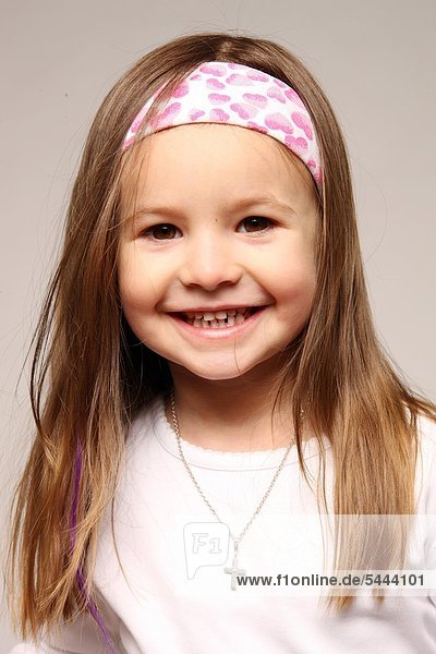 Portrait eines lächelnden Mädchens