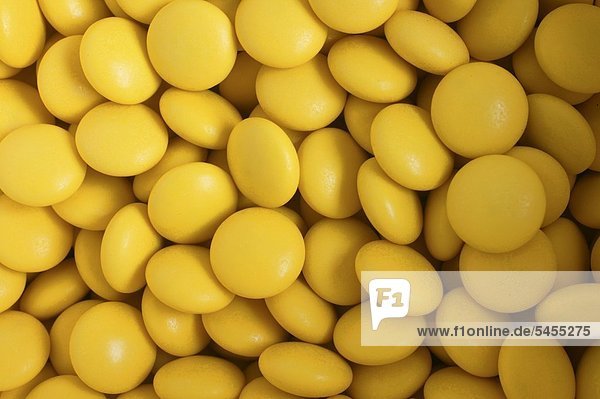 Stapel gelber Tabletten