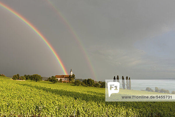 Regenbogen über der Wallfahrtskirche Birnau am Bodensee  Bodenseekreis  Baden-Württemberg  Deutschland  Europa  ÖffentlicherGrund
