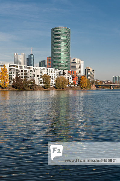 hoch oben Glas Gebäude aufwärts Frankfurt am Main typisch Hessen Apfelwein Deutschland