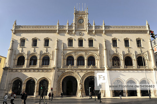 Estacao Rossio  Rossio Bahnhof  Baubeginn 1886  Fassade mit hufeisenförmigen Eingängen  Praca de Dom Pedro IV  Praca Dom Joao da Camara  Lissabon  Lisboa  Portugal  Europa