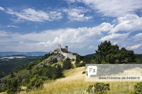 Burg zu Cachtice  Kreis NovÈ Mesto nad V·hom  Region Trencin  Slowakei  Europa
