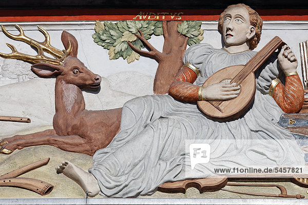 Hirsch Europa zuhören Gebäude Herde Herdentier Dekoration Musiker Faden Gegenstand Erfurt Deutschland spielen Saite Thüringen