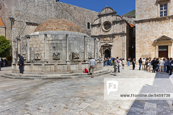 Großer Onofrio-Brunnen  Altstadt von Dubrovnik  Unesco Weltkulturerbe  Mitteldalmatien  Dalmatien  Adriaküste  Kroatien  Europa  ÖffentlicherGrund