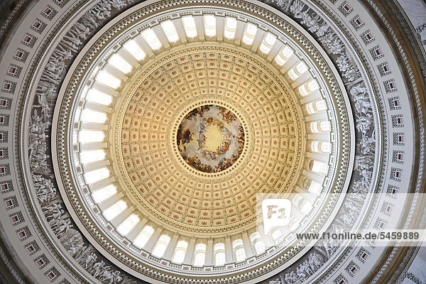 Rotunda, Rotunde der Kuppel, Fresko Apotheose von Washington, Apotheosis, geschaffen von Constantino Brumidi, United States Capitol, Kapitol, Capitol Hill, Washington DC, District of Columbia, Vereinigte Staaten von Amerika, USA