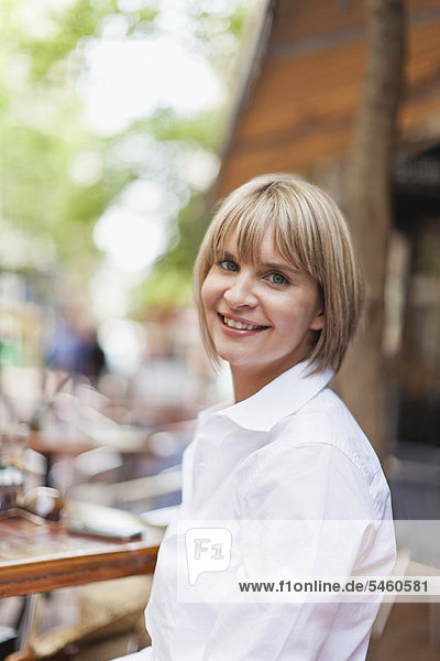Businesswoman sitting in cafe