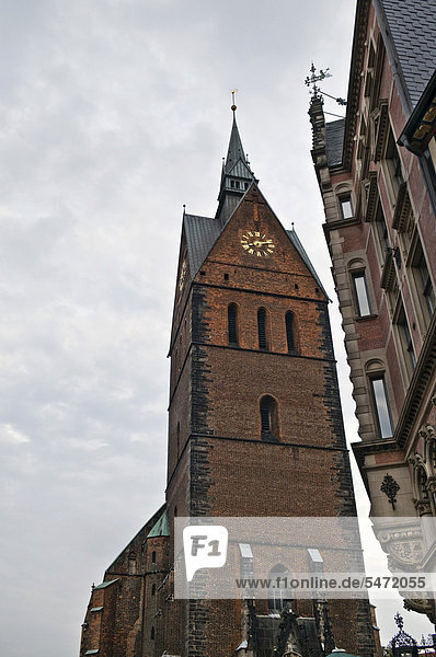 Blick auf Marktkirche  gotischer Backsteinbau  erbaut 1349-1359  Hannover  Niedersachsen  Deutschland  Europa