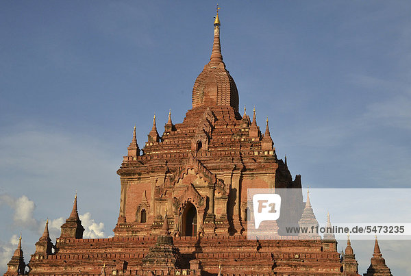 Der Htilominlo-Tempel aus dem 13. Jahrhundert  einer der letzten großen Tempel  die in Bagan vor dem Untergang gebaut wurden  Old Bagan  Pagan  Burma  Birma  Myanmar  Südostasien  Asien