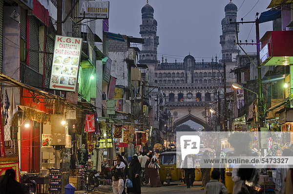 Busy bazaar near the Charminar monument  Hyderabad  Andhra Pradesh  southern India  India  Asia