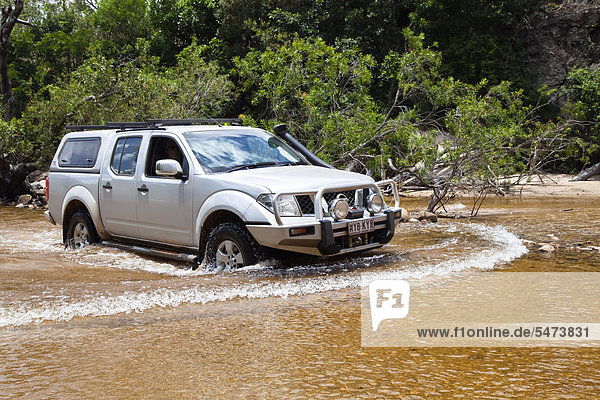 Jeep durchquert Archer River  Cape York Halbinsel  nördliches Queensland  Australien