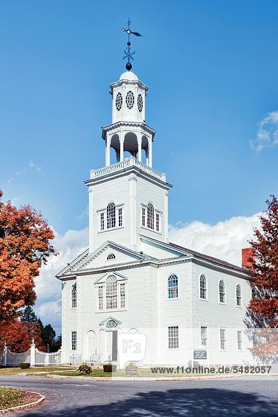 Vereinigte Staaten von Amerika  USA  Tag  Kirche  Herbst  Sonnenlicht  Bennington  alt  Vermont