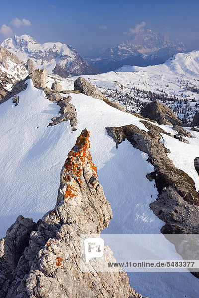 Die Berge Monte Cernera und Monte Civetta vom Col Galina aus gesehen  Dolomiten  Italien  Europa