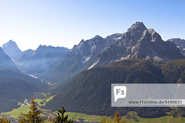 Sextener oder Sextner Dolomiten im Herbst  Gsellknoten  Monte Casella  2865 m  Zwölfer  (Croda dei Toni)  3094 m  Italien  Europa